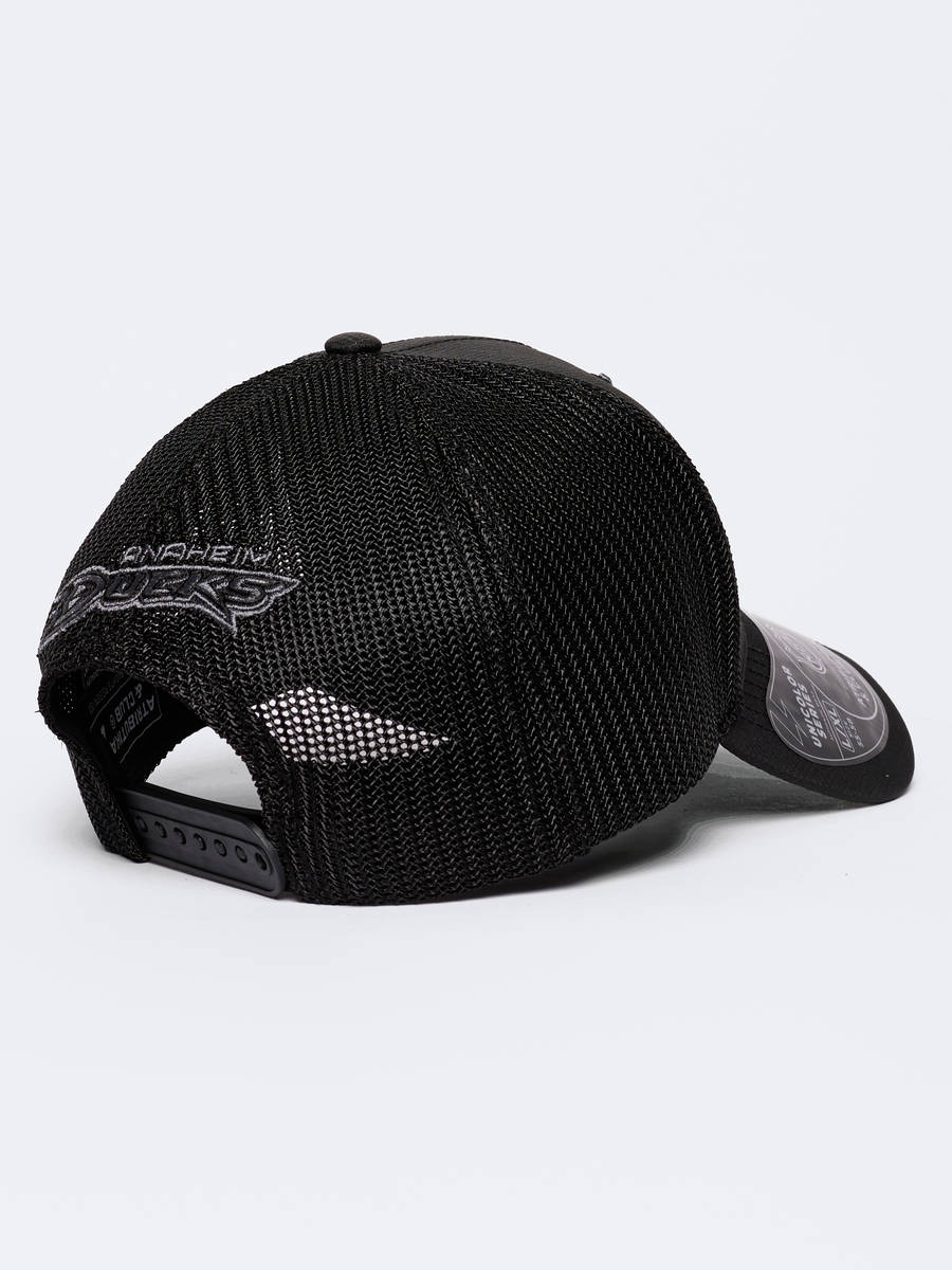 Бейсболка NHL Anaheim Ducks с сеткой