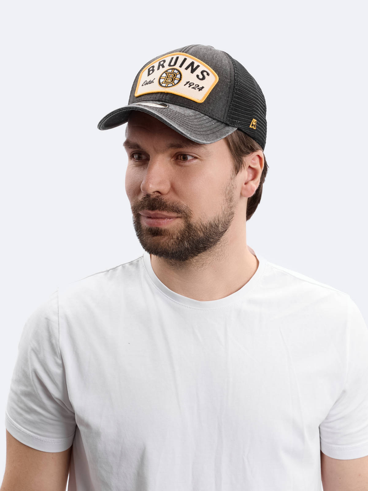 Бейсболка NHL Boston Bruins с сеткой