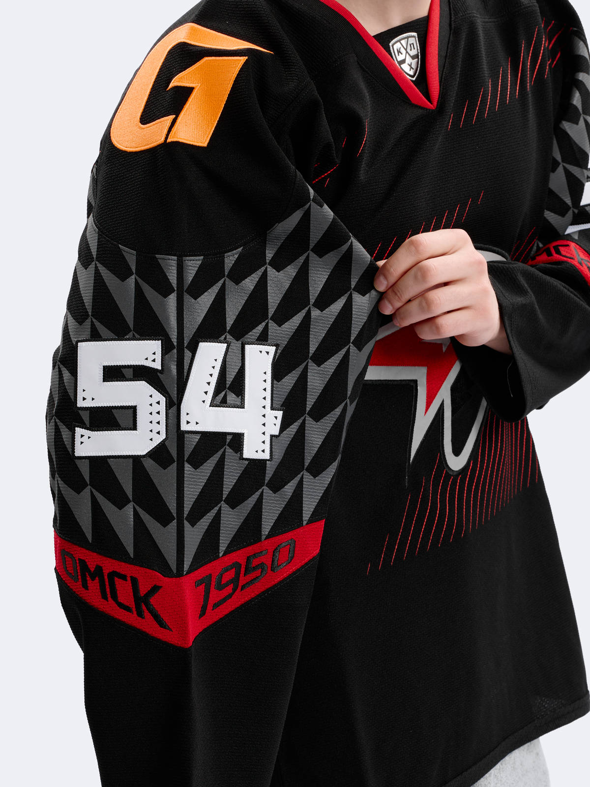 Хоккейный свитер ХК Авангард #54 Serebryakov